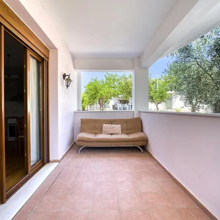 Luxury Evans 4br Sleeps 8 Near Villa *