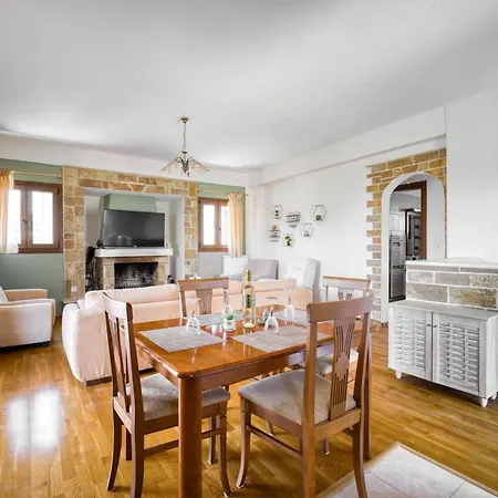 Luxury Evans 4br Sleeps 8 Near *