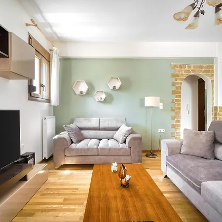 Luxury Evans 4br Sleeps 8 Near 빌라 *