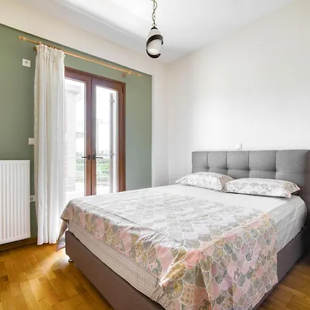 Luxury Evans 4br Sleeps 8 Near Villa