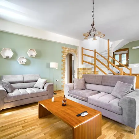 Luxury Evans 4br Sleeps 8 Near