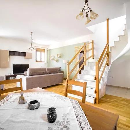 Luxury Evans 4br Sleeps 8 Near Villa Kokkonion
