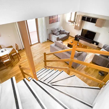 Villa Luxury Evans 4br Sleeps 8 Near Kokkonion